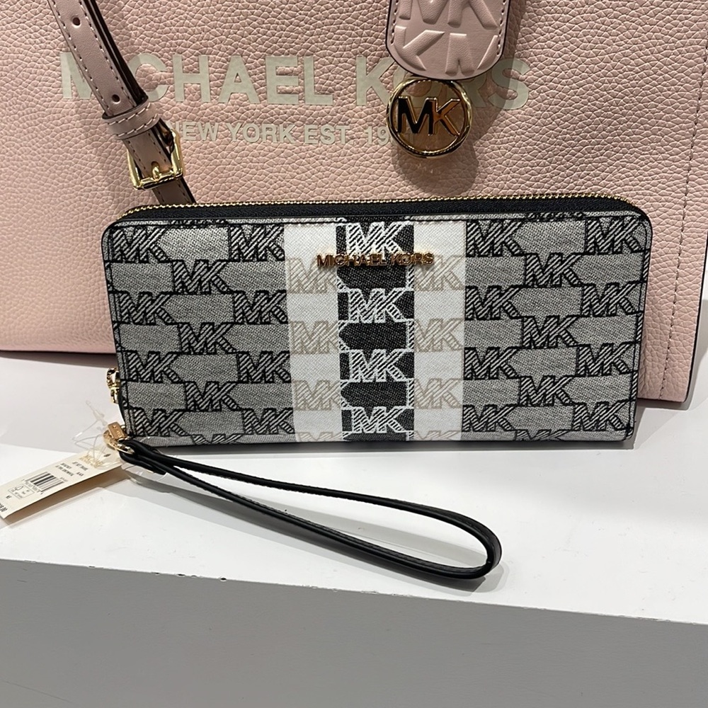 MICHAEL KORS Leather Continental Phone Holder Wristlet Wallet 
Black 
NWT